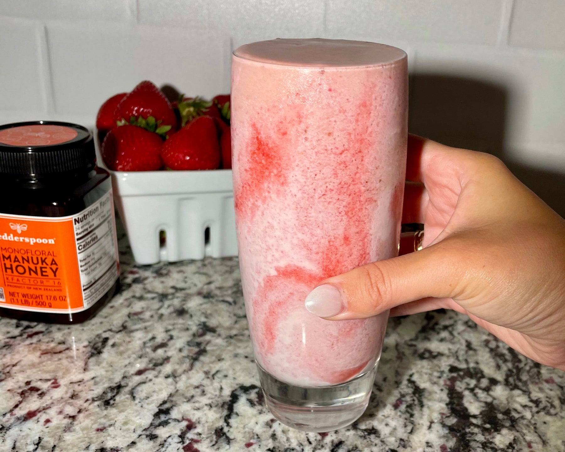 Hailey Bieber’s Strawberry Glaze Skin Smoothie: The Wedderspoon Way